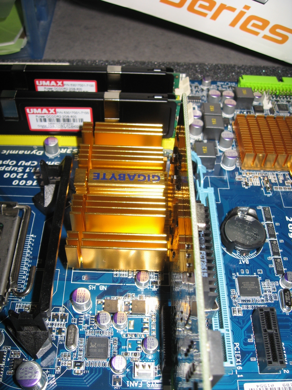 安心発送 GIGABYTE GA-E7AUM-DS2H（GIGABYTE GA-E7AUM-DS2H 他 CPU +